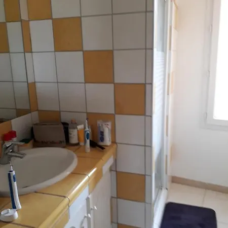 شقة Centre Saint-raphael *